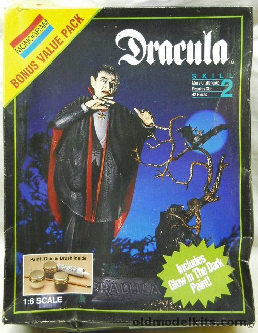 Monogram 1/8 Dracula With Glow In The Dark Paint - (ex Aurora), 6380 plastic model kit